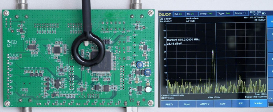 ORF5060-004でノイズ発生源を探索している様子