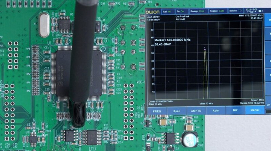 ORF5060-002でノイズ発生源を探索している様子