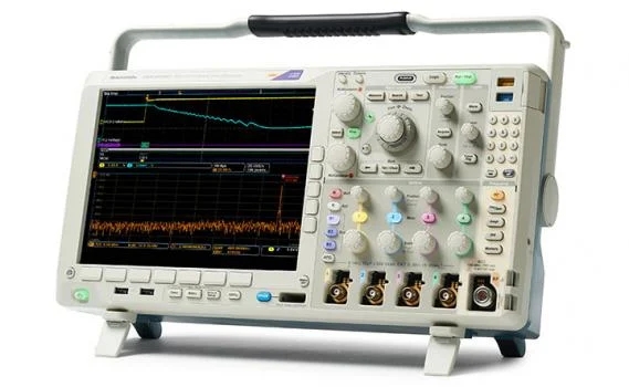 中古 Tektronix MDO4000C ミックスドドメイン・オシロスコープ