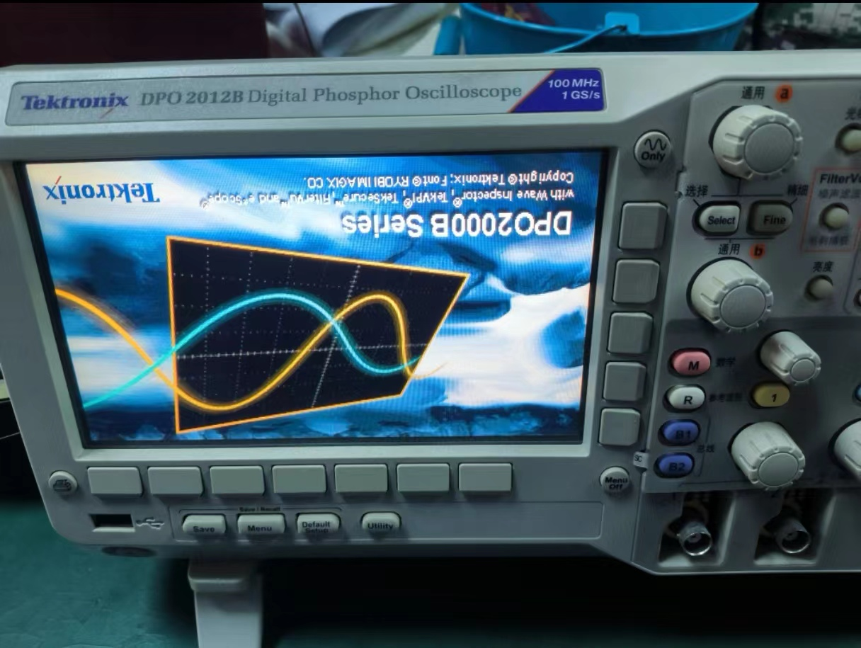 Tektronix オシロスコープ修理